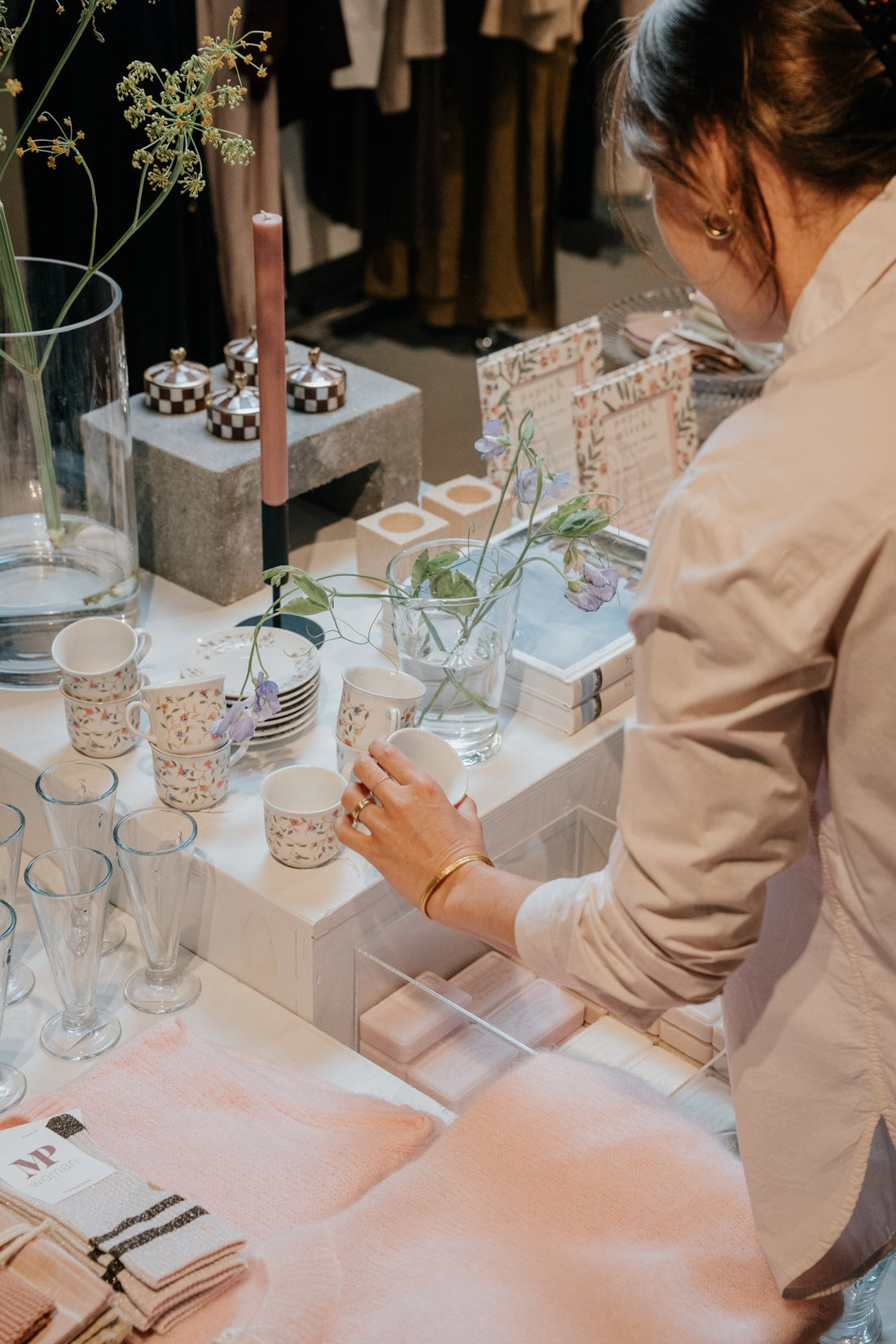 Tijdloze collectie van natuurlijke materialen bij Mees Store, conceptstore in Edam