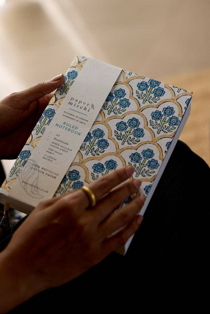 Paper Mirchi Blokgedrukt Gelijnd Notitieboek (A5) - Trellis Indigo