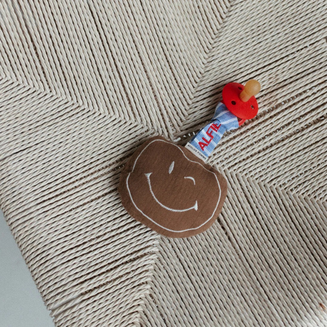 Atelier Pomme | Pacifier Cloth Better Brownie