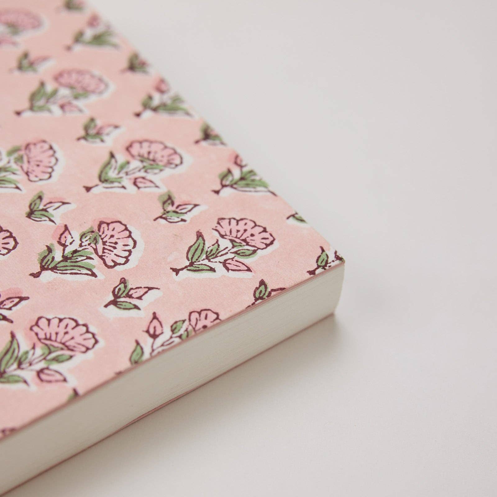 Paper Mirchi Blokgedrukt Gelijnd Notitieboek (A5) - Ditsy Floral Blush