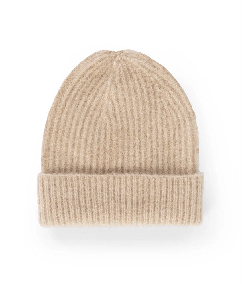 Knit-ted Nora beanie
