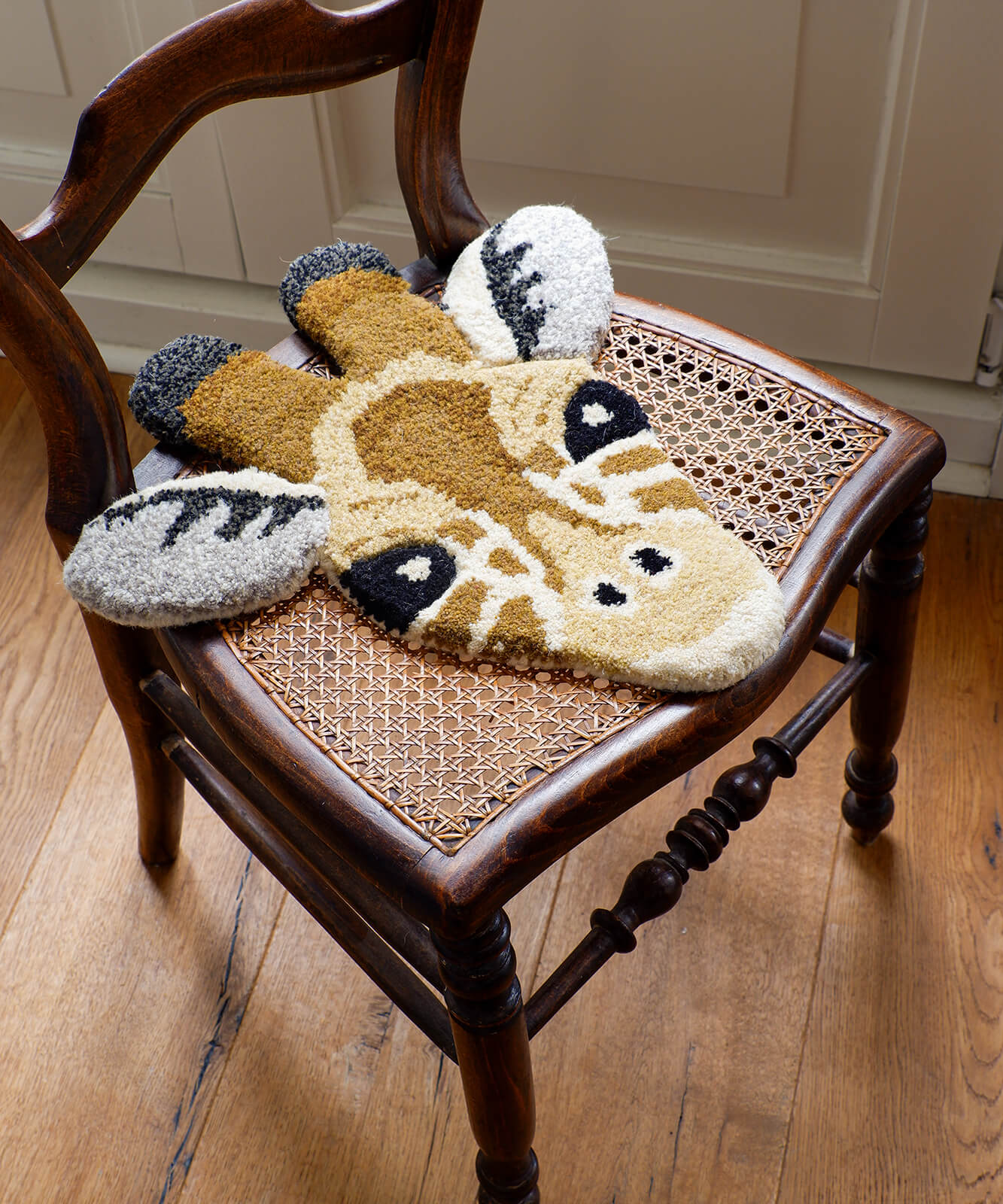 Doing Goods Gimpy Giraffe Head Rug