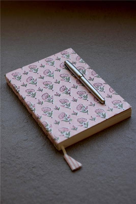 Paper Mirchi Blokgedrukt Gelijnd Notitieboek (A5) - Ditsy Floral Blush
