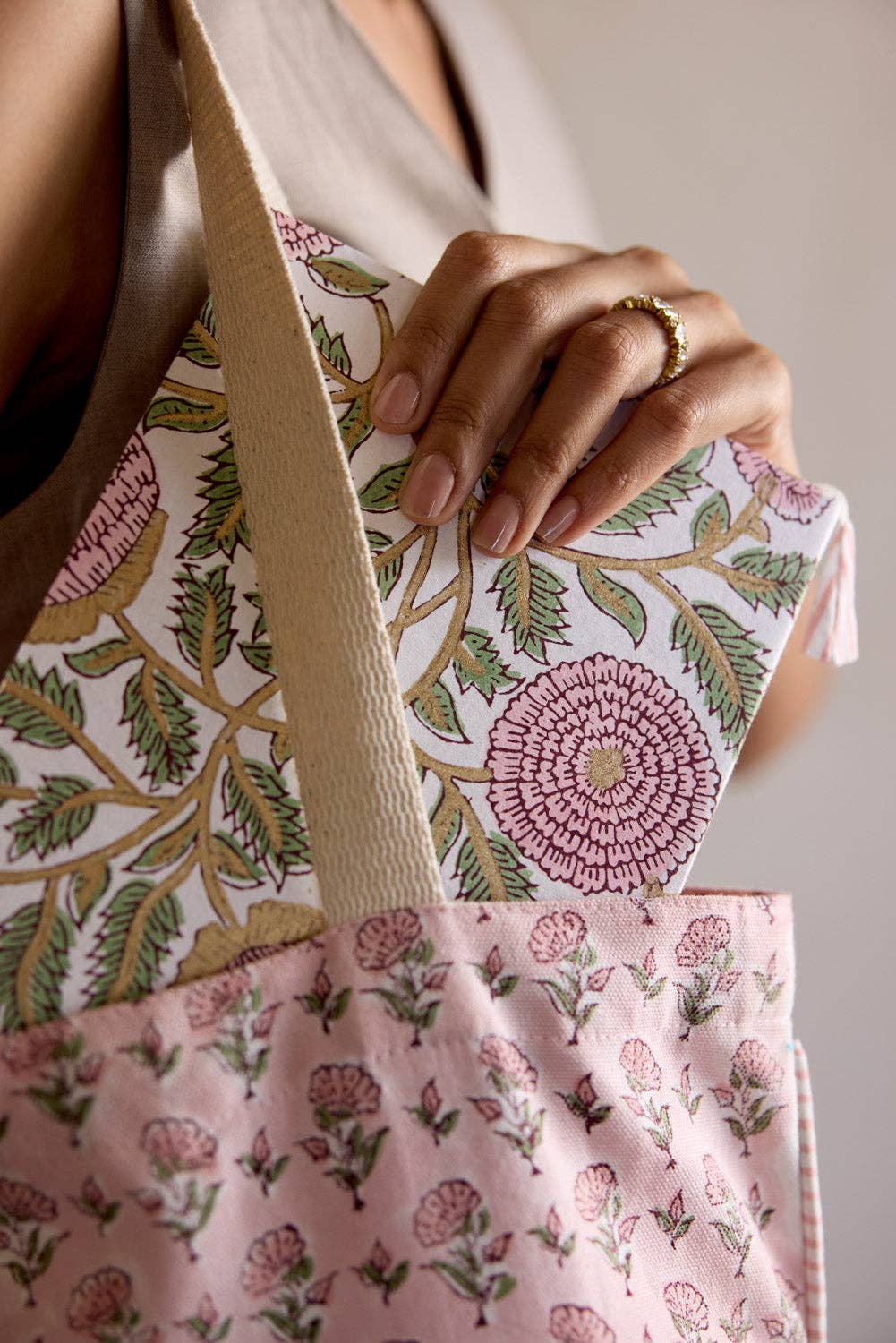 Paper Mirchi Blokgedrukt Gelijnd Notitieboek (A5) - Marigold Glitz Blush